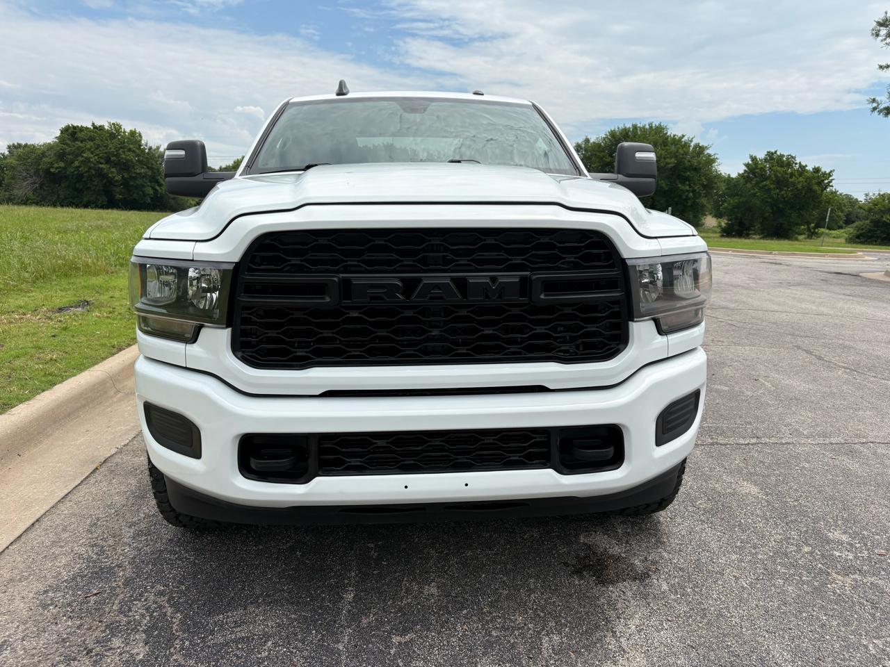 RAM 2500 Tradesman 4x4 Crew Cab 6'4" Box 2024