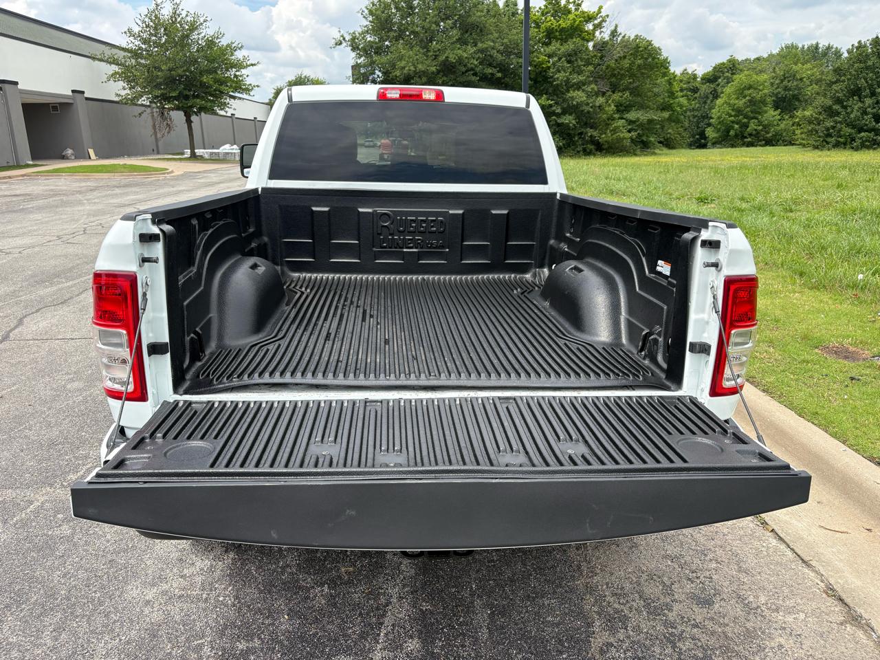 RAM 2500 Tradesman 4x4 Crew Cab 6'4" Box 2024