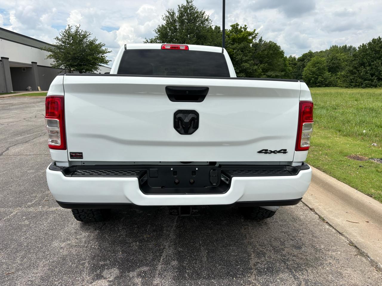 RAM 2500 Tradesman 4x4 Crew Cab 6'4" Box 2024