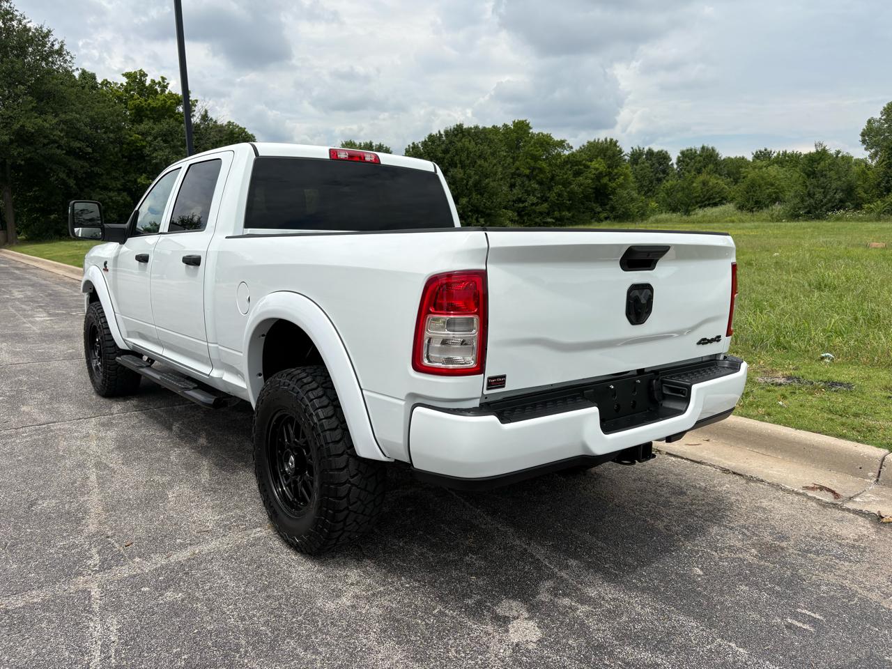 RAM 2500 Tradesman 4x4 Crew Cab 6'4" Box 2024