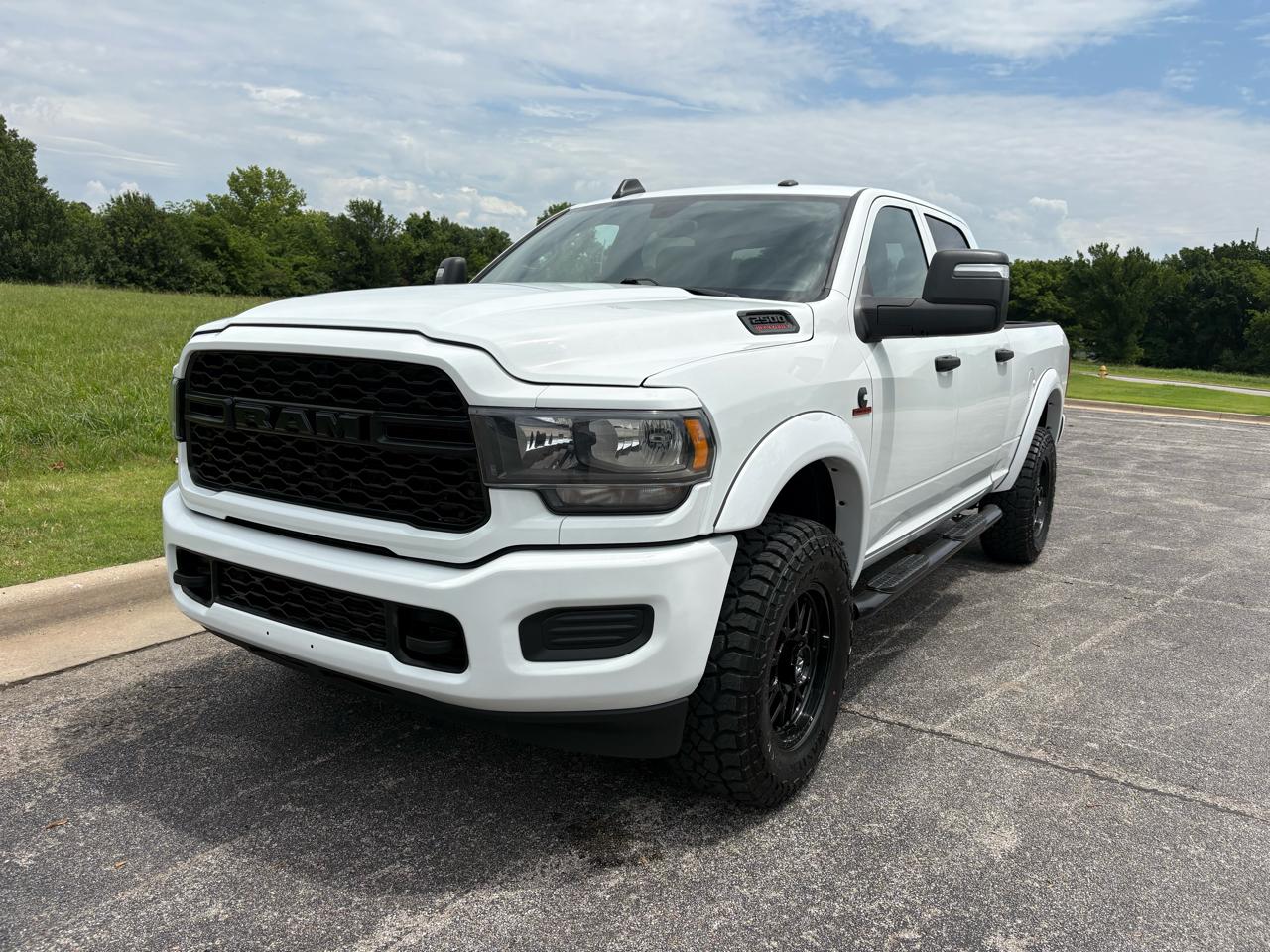 RAM 2500 Tradesman 4x4 Crew Cab 6'4" Box 2024