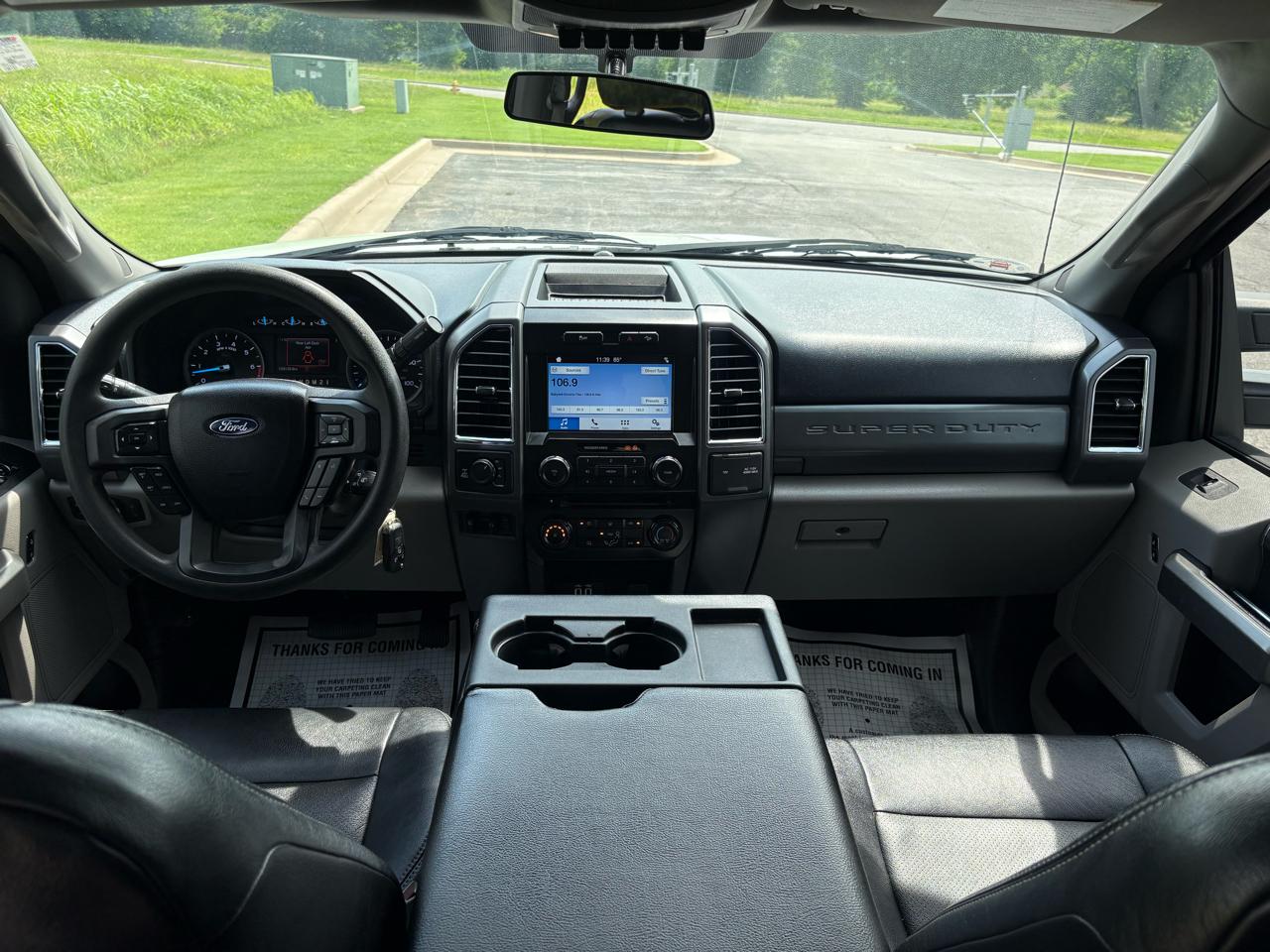 Ford Super Duty F-350 SRW XLT 4WD Crew Cab 8' Box 2017