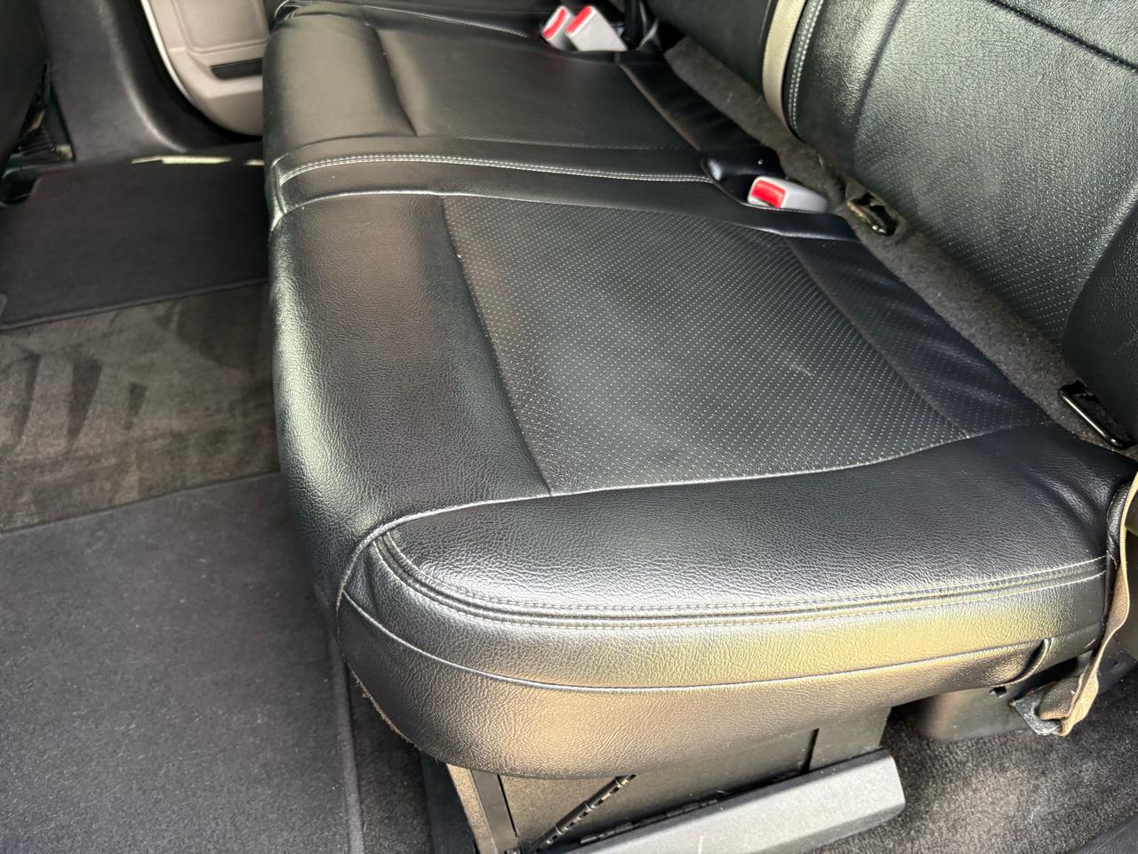 Ford Super Duty F-350 SRW XLT 4WD Crew Cab 8' Box 2017