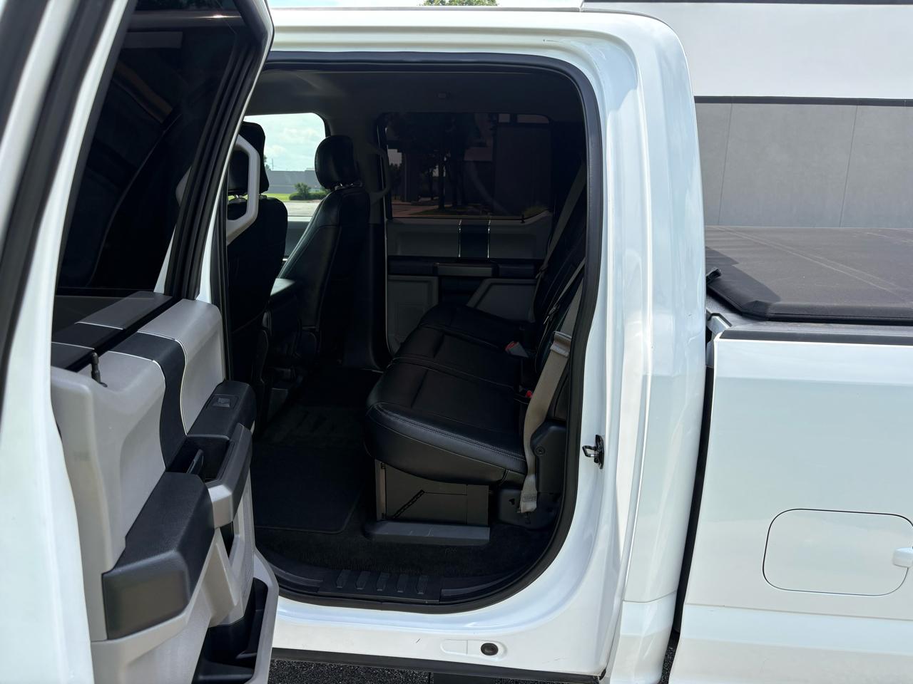 Ford Super Duty F-350 SRW XLT 4WD Crew Cab 8' Box 2017