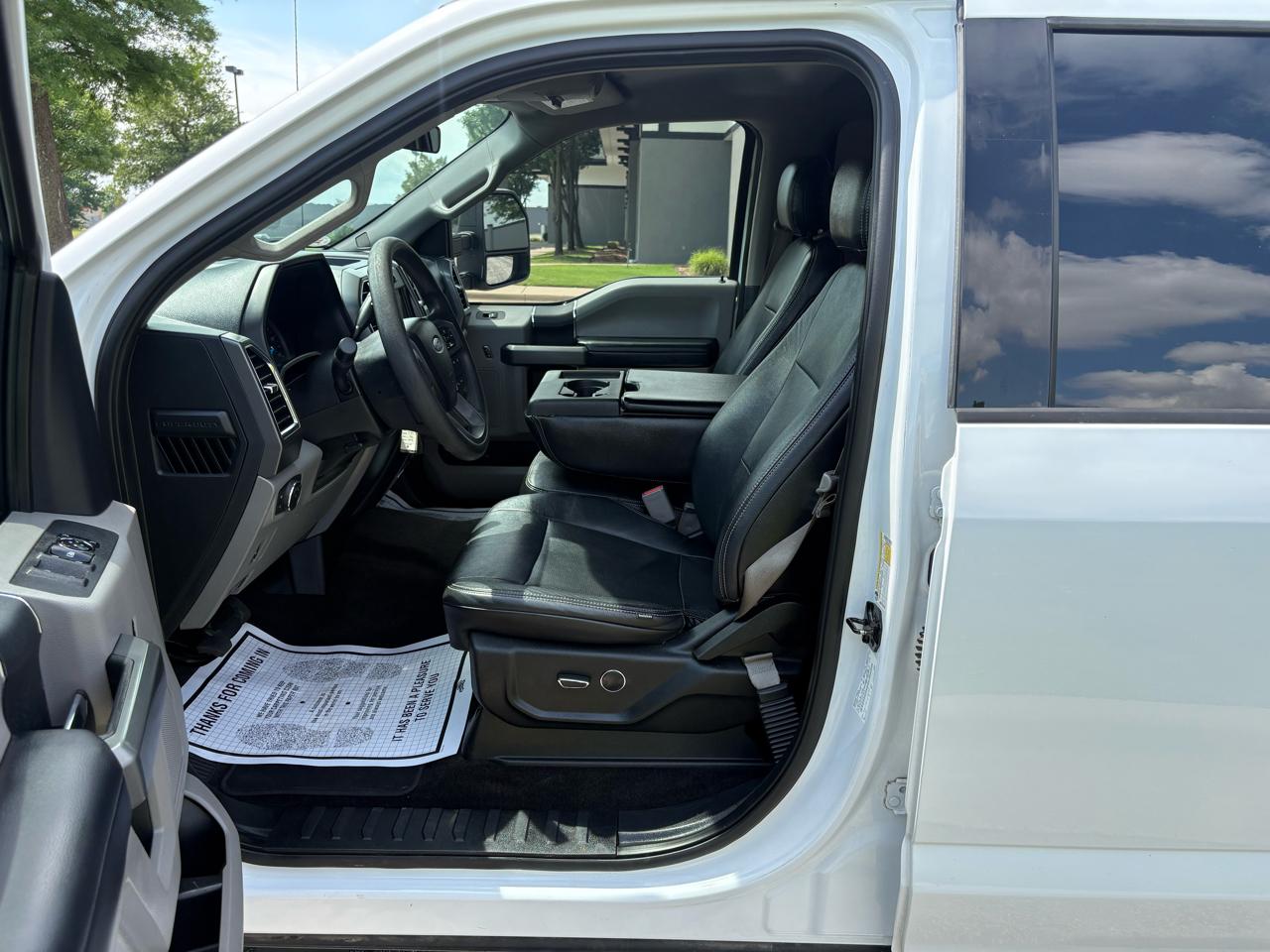 Ford Super Duty F-350 SRW XLT 4WD Crew Cab 8' Box 2017