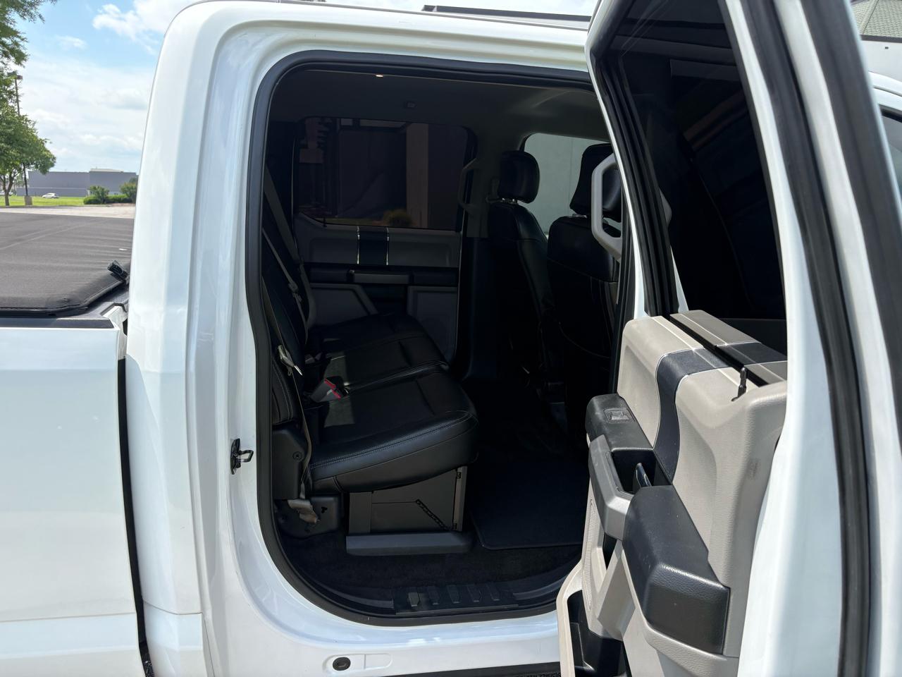 Ford Super Duty F-350 SRW XLT 4WD Crew Cab 8' Box 2017