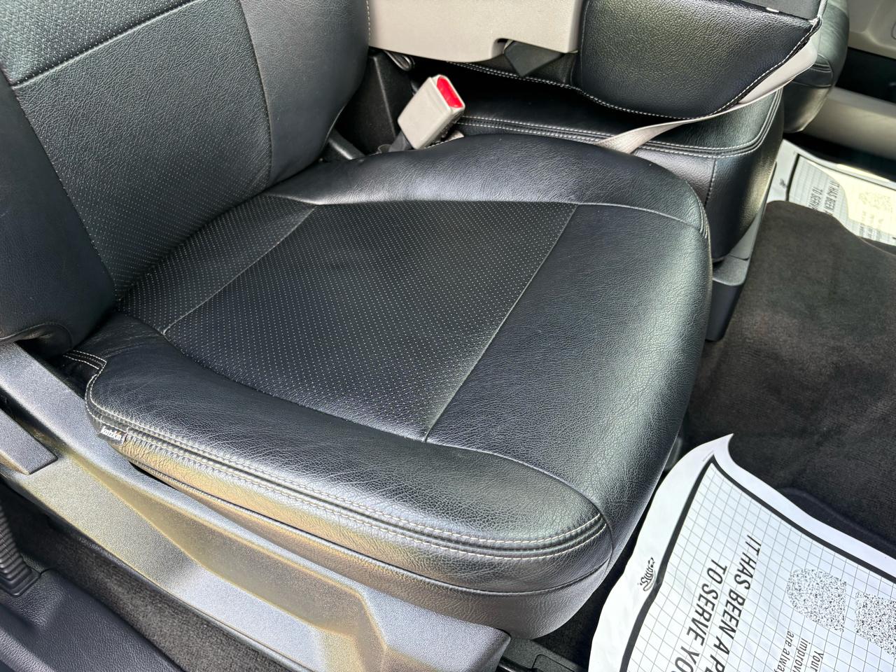 Ford Super Duty F-350 SRW XLT 4WD Crew Cab 8' Box 2017