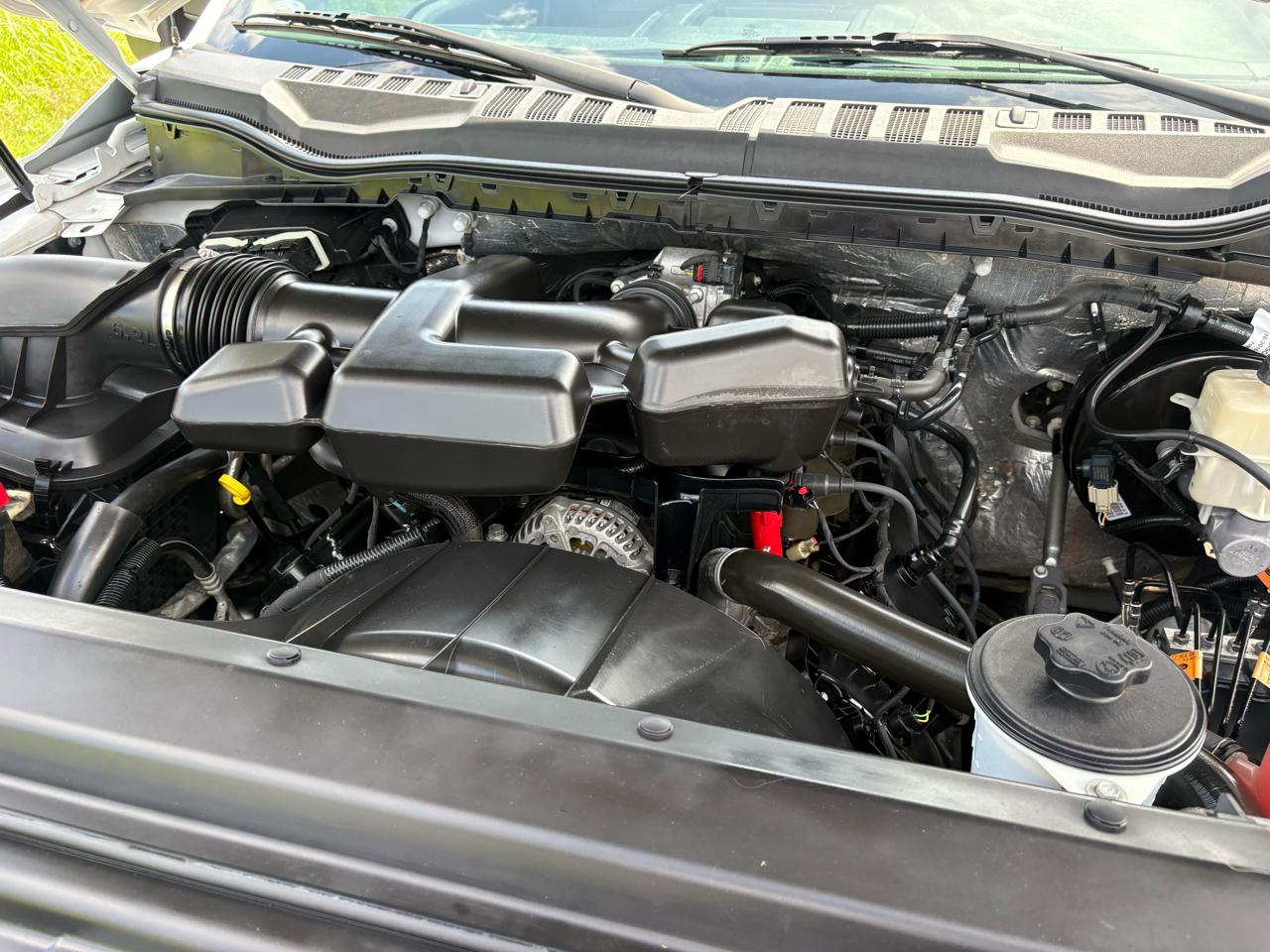 Ford Super Duty F-350 SRW XLT 4WD Crew Cab 8' Box 2017