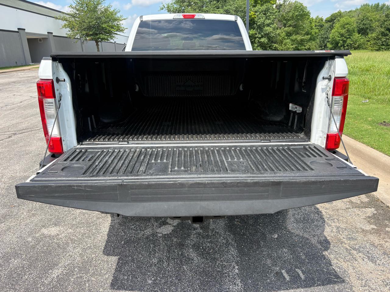 Ford Super Duty F-350 SRW XLT 4WD Crew Cab 8' Box 2017
