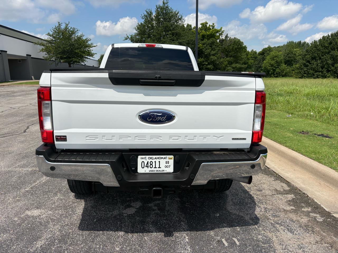 Ford Super Duty F-350 SRW XLT 4WD Crew Cab 8' Box 2017