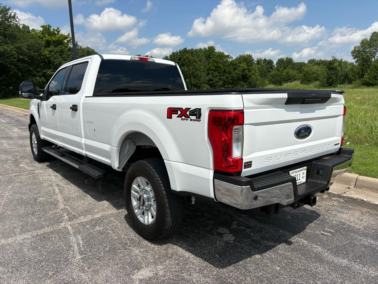 Ford Super Duty F-350 SRW XLT 4WD Crew Cab 8' Box 2017