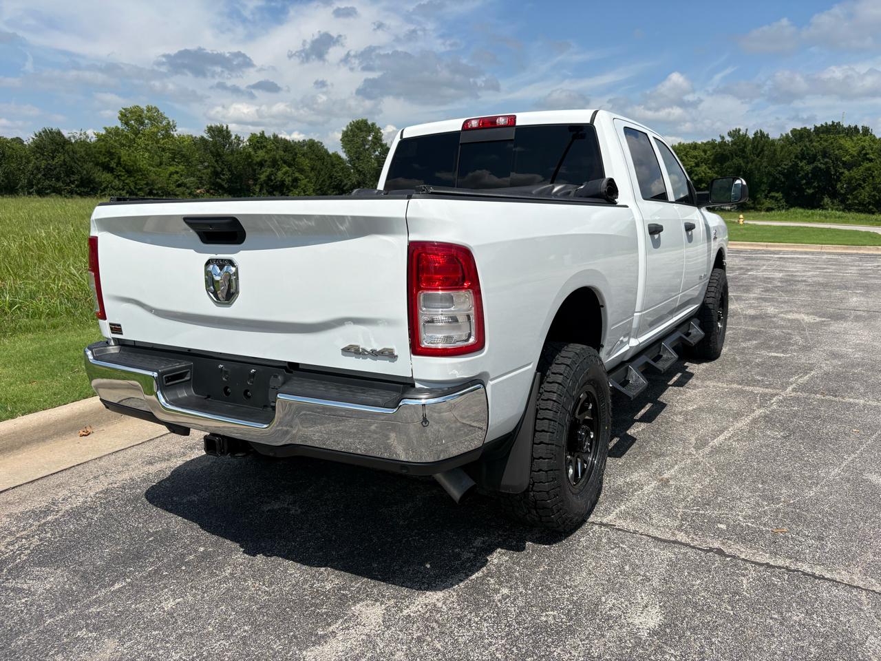 RAM 2500 Tradesman 4x4 Crew Cab 6'4" Box 2020
