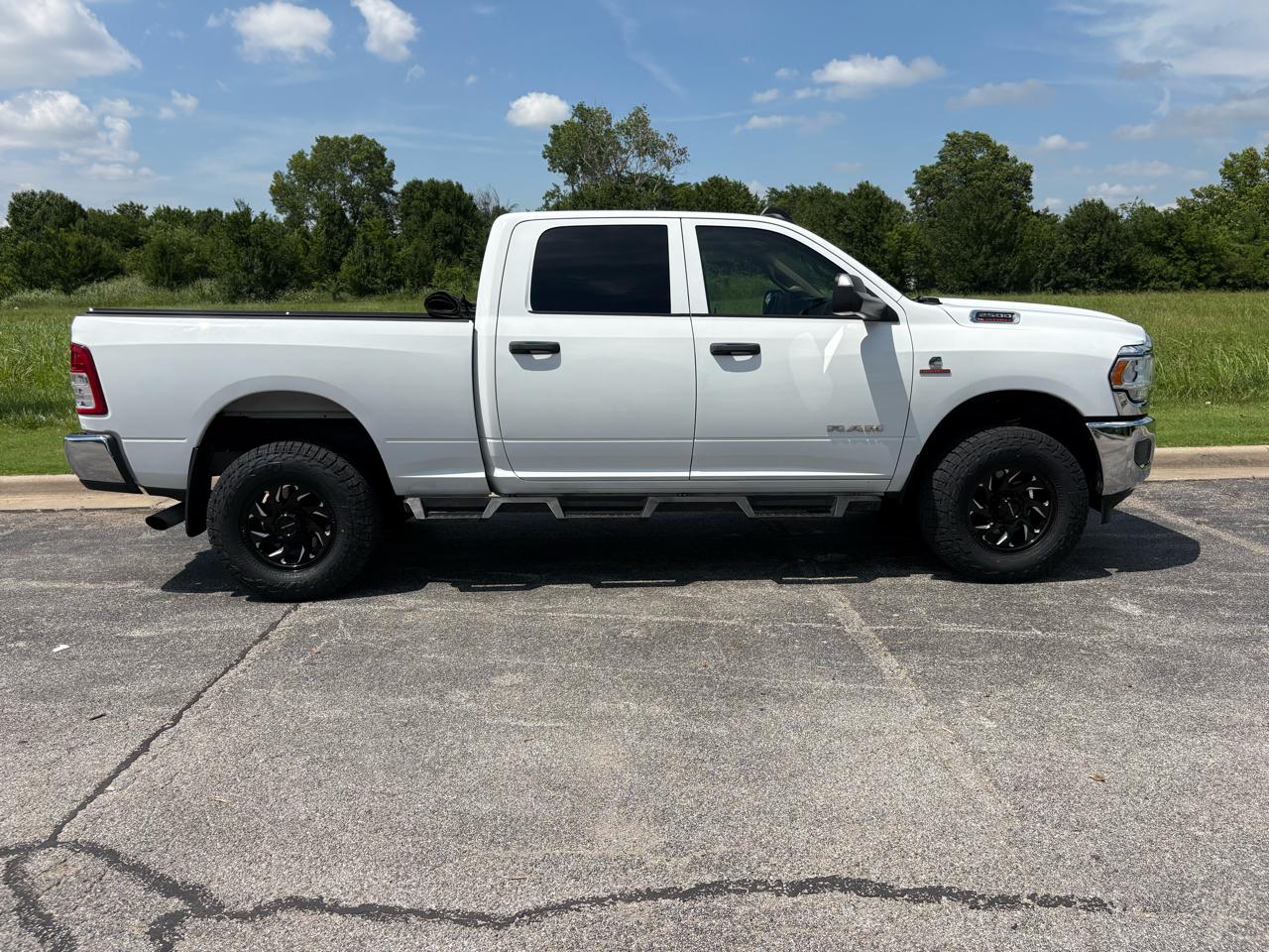 RAM 2500 Tradesman 4x4 Crew Cab 6'4" Box 2020