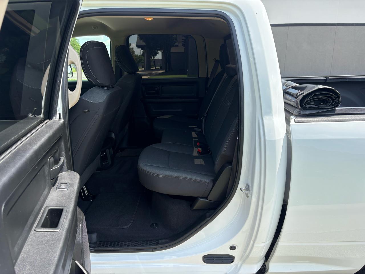 RAM 2500 Tradesman 4x4 Crew Cab 6'4" Box 2020