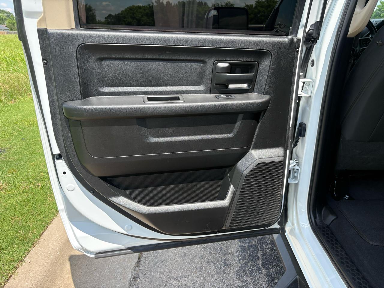 RAM 2500 Tradesman 4x4 Crew Cab 6'4" Box 2020