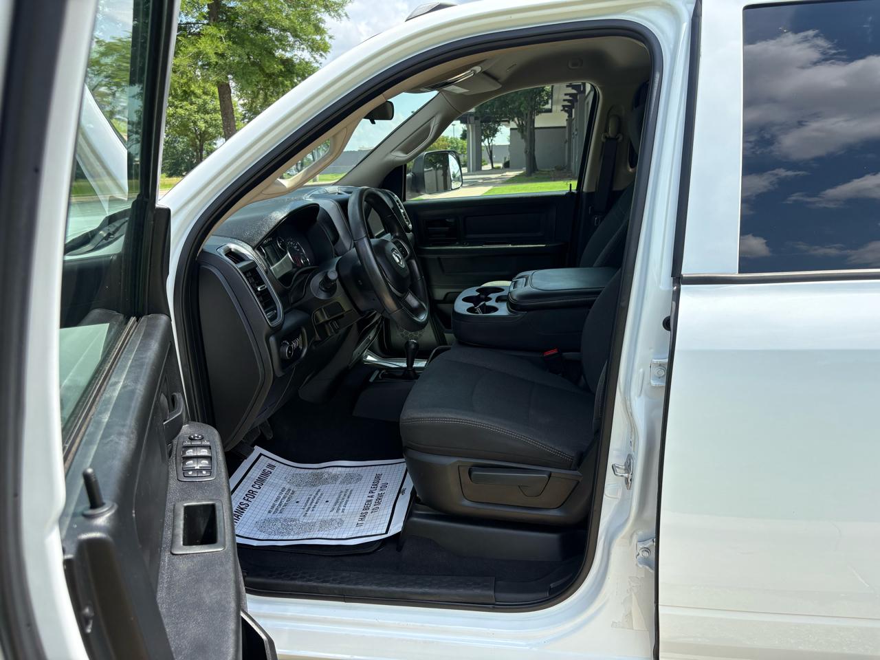 RAM 2500 Tradesman 4x4 Crew Cab 6'4" Box 2020