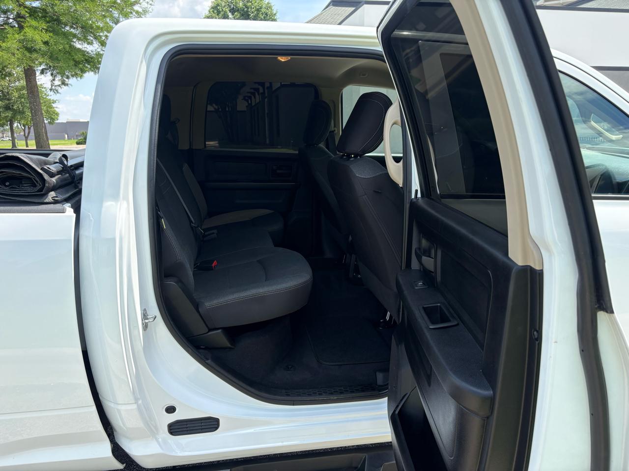 RAM 2500 Tradesman 4x4 Crew Cab 6'4" Box 2020