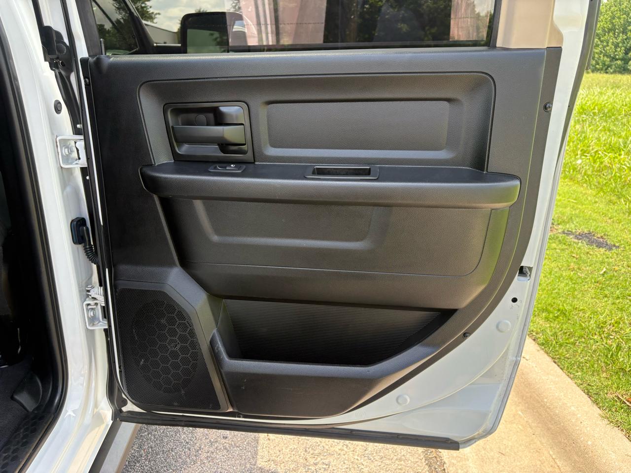 RAM 2500 Tradesman 4x4 Crew Cab 6'4" Box 2020
