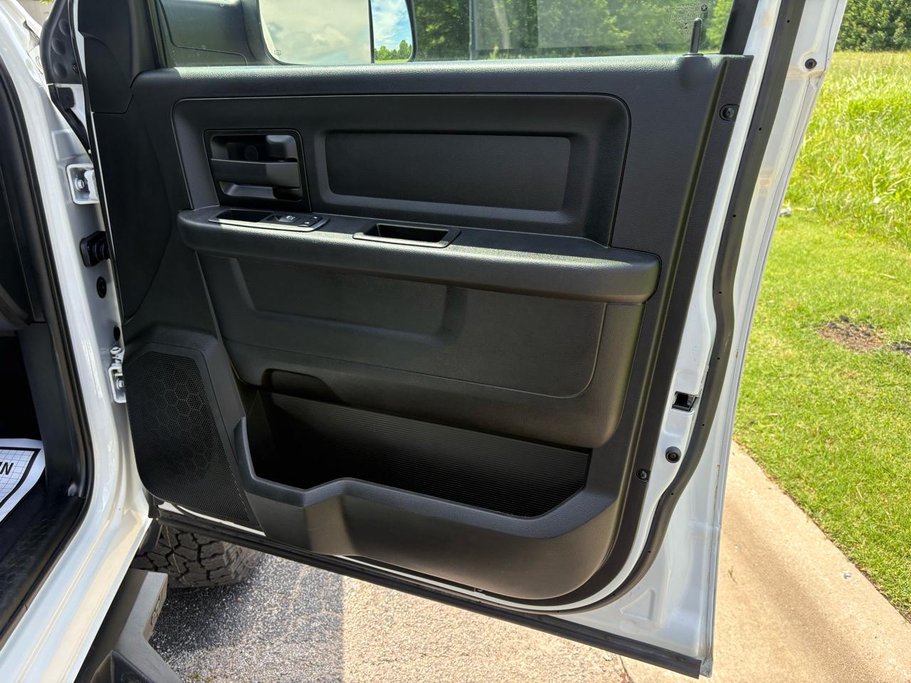RAM 2500 Tradesman 4x4 Crew Cab 6'4" Box 2020