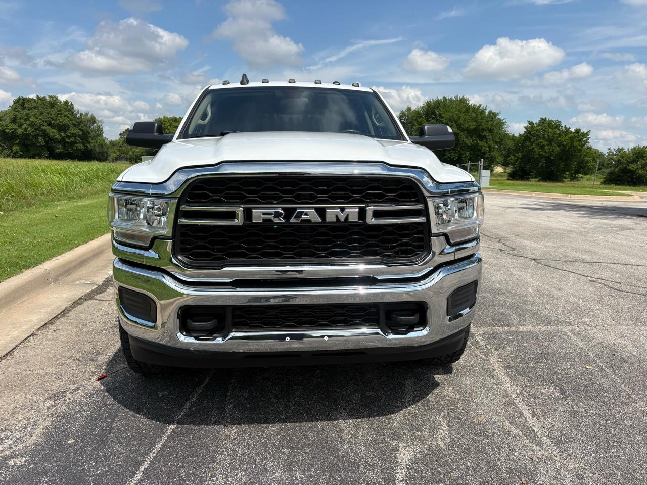RAM 2500 Tradesman 4x4 Crew Cab 6'4" Box 2020