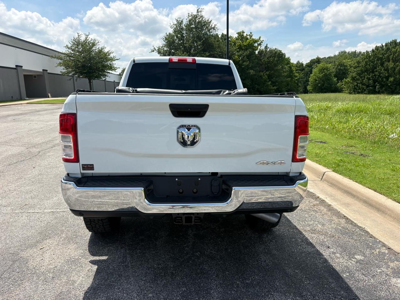 RAM 2500 Tradesman 4x4 Crew Cab 6'4" Box 2020