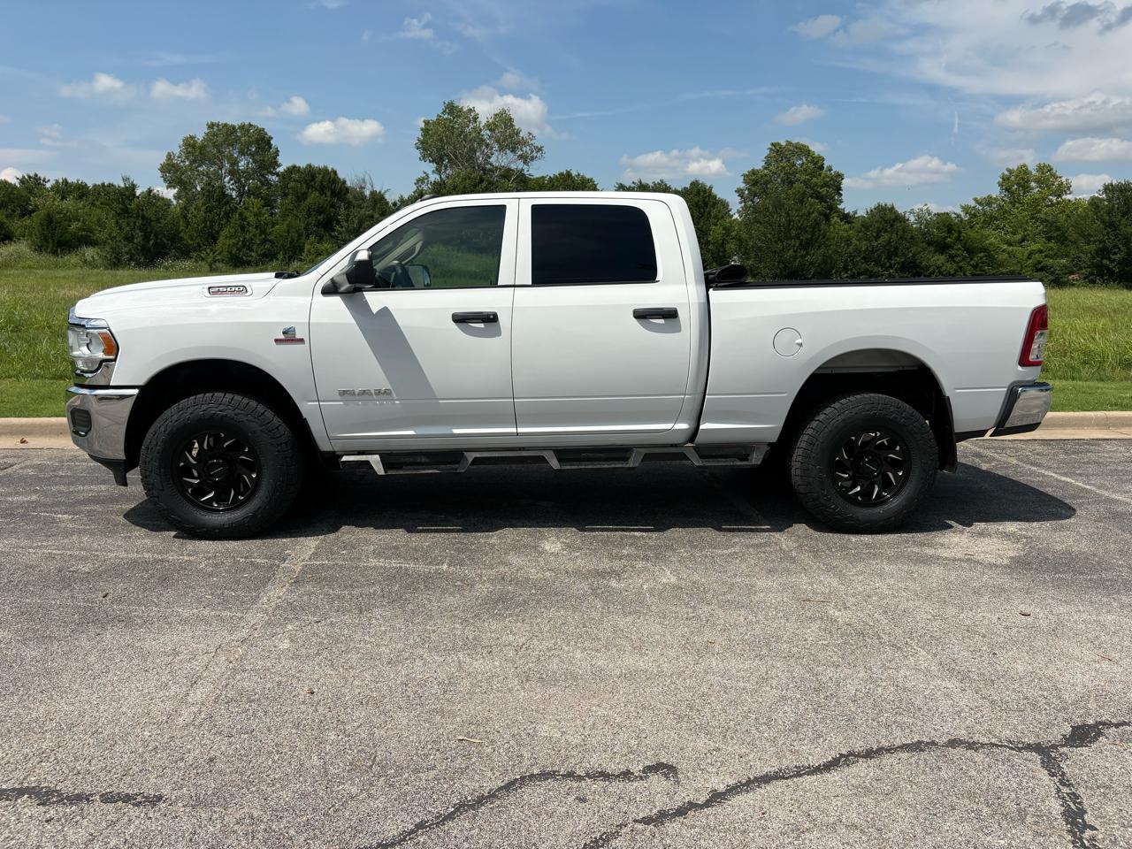 RAM 2500 Tradesman 4x4 Crew Cab 6'4" Box 2020