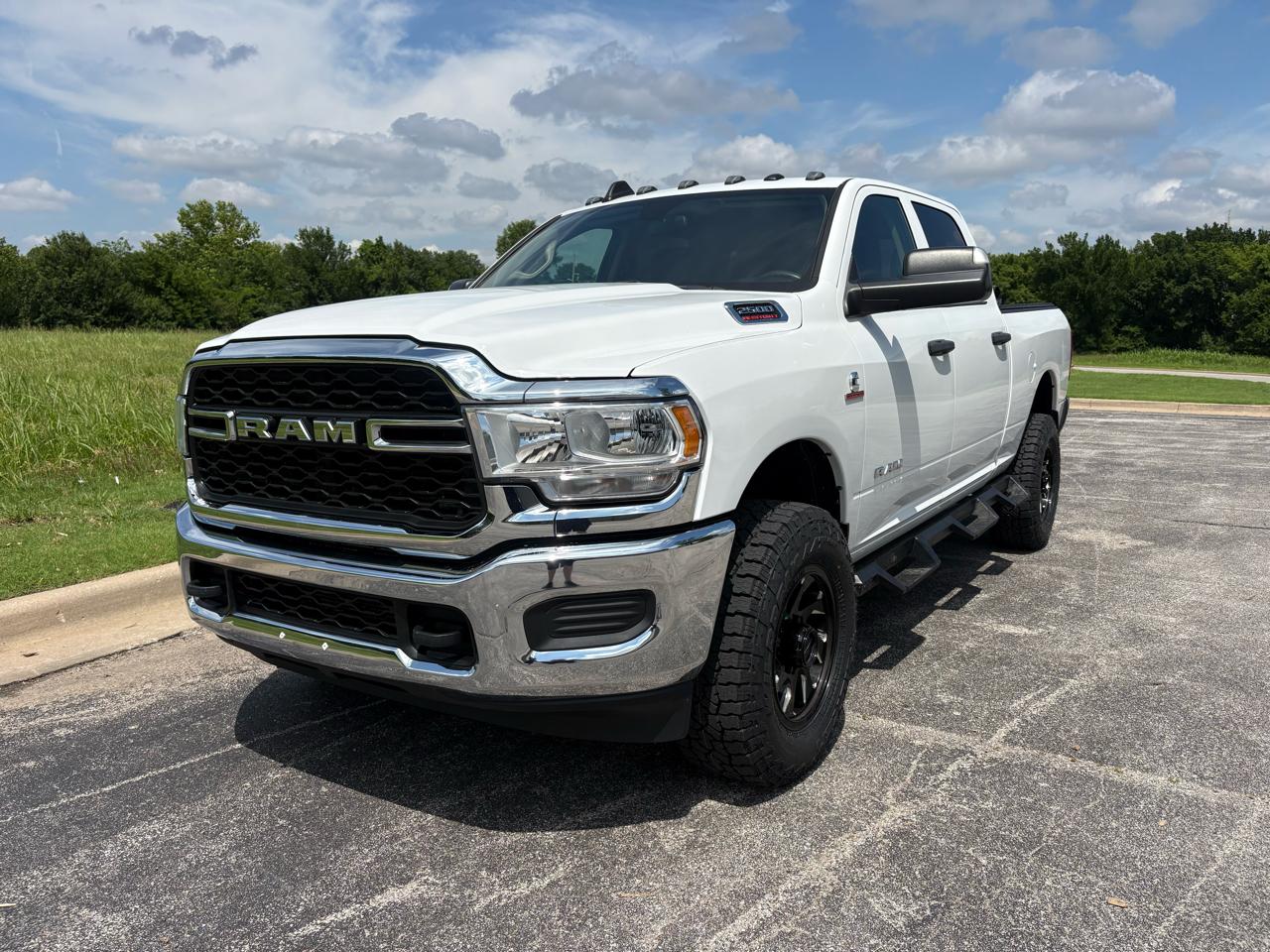 RAM 2500 Tradesman 4x4 Crew Cab 6'4" Box 2020