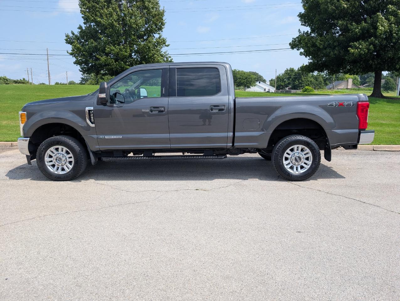 Ford Super Duty F-250 SRW XLT 4WD Crew Cab 6.75' Box 2017