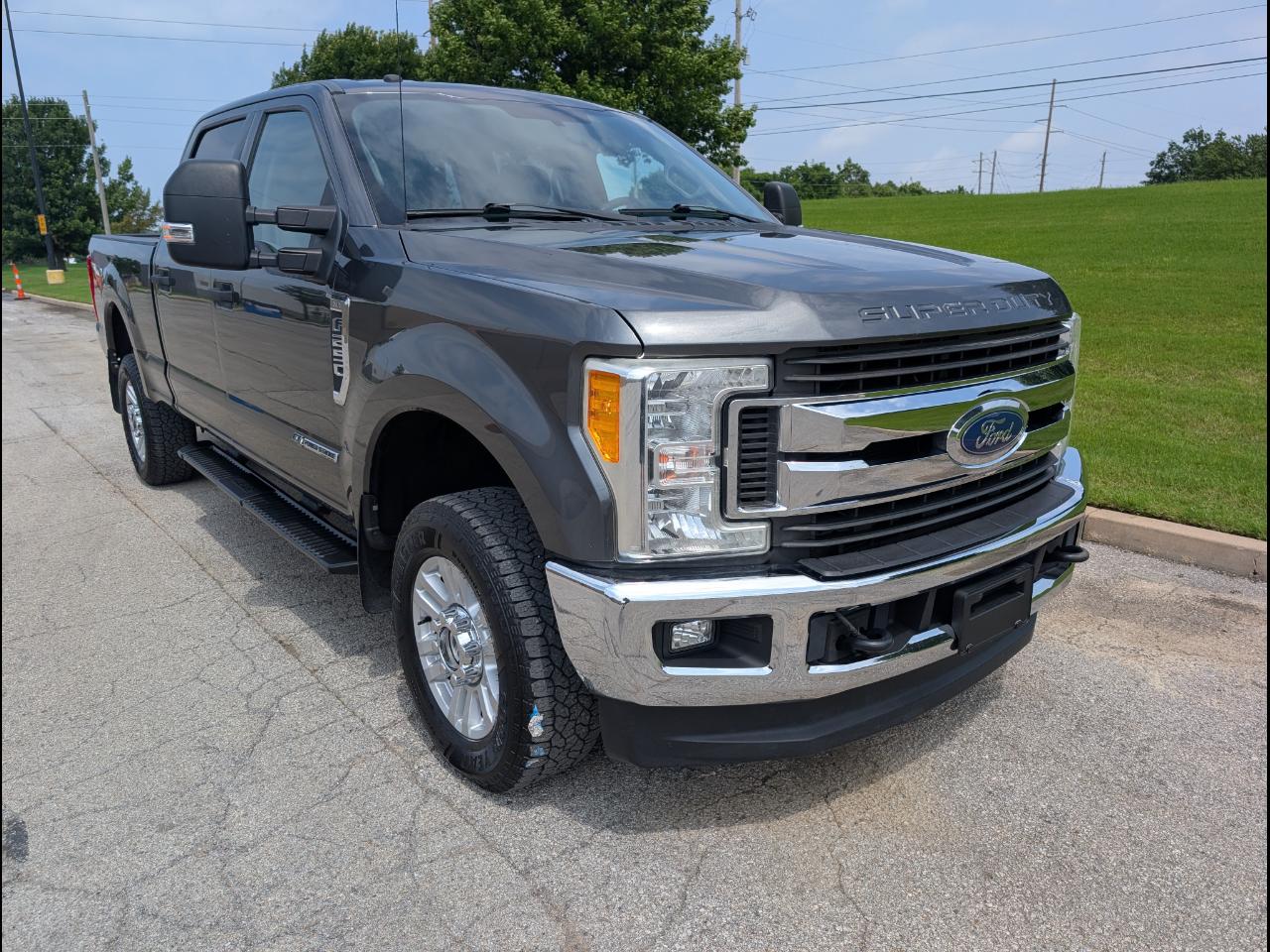 Ford Super Duty F-250 SRW XLT 4WD Crew Cab 6.75' Box 2017