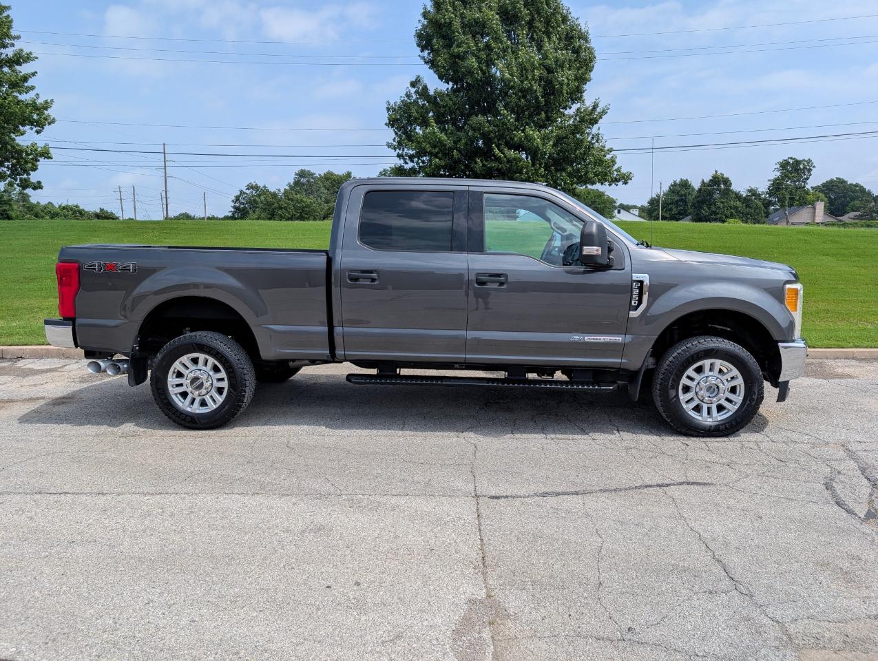 Ford Super Duty F-250 SRW XLT 4WD Crew Cab 6.75' Box 2017