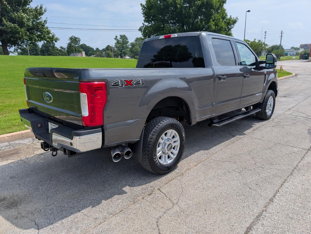 Ford Super Duty F-250 SRW XLT 4WD Crew Cab 6.75' Box 2017