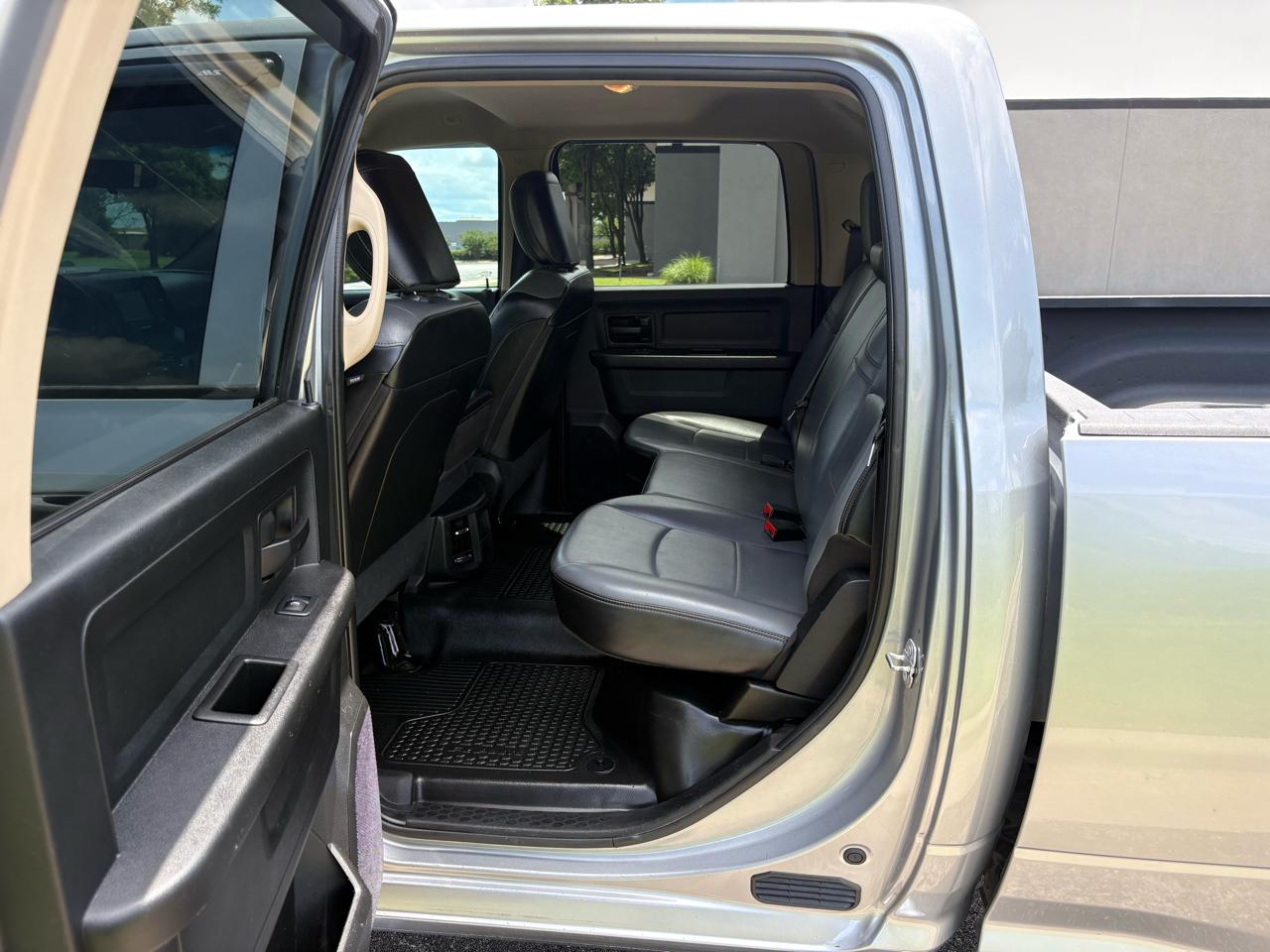 RAM 2500 Tradesman 4x4 Crew Cab 6'4" Box 2020
