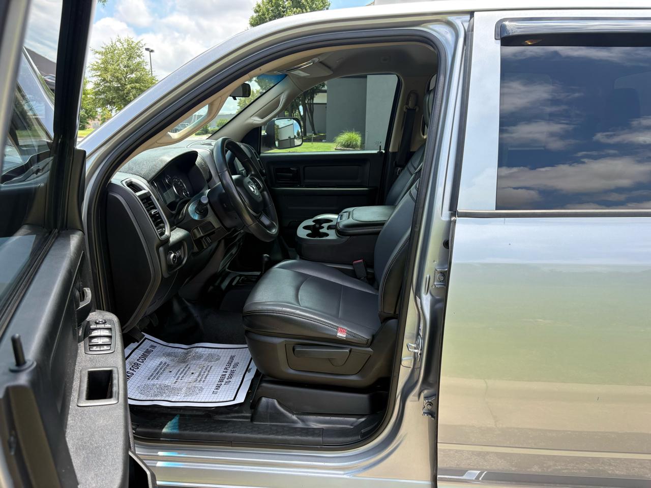 RAM 2500 Tradesman 4x4 Crew Cab 6'4" Box 2020
