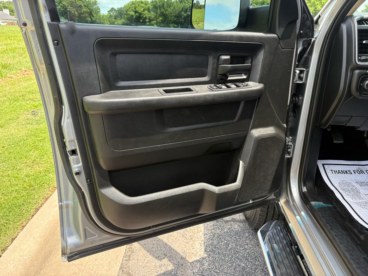 RAM 2500 Tradesman 4x4 Crew Cab 6'4" Box 2020