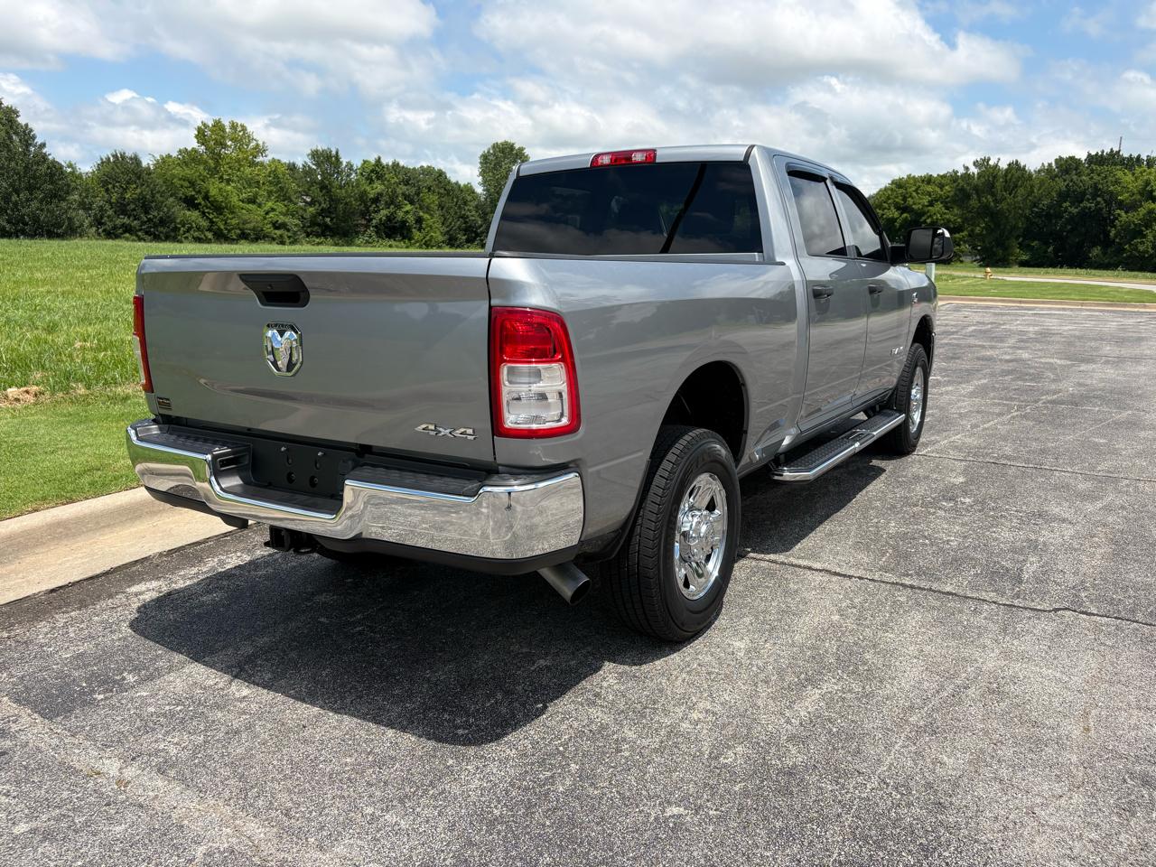 RAM 2500 Tradesman 4x4 Crew Cab 6'4" Box 2020
