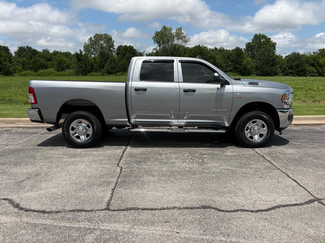 RAM 2500 Tradesman 4x4 Crew Cab 6'4" Box 2020