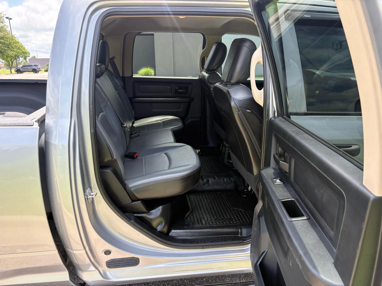 RAM 2500 Tradesman 4x4 Crew Cab 6'4" Box 2020