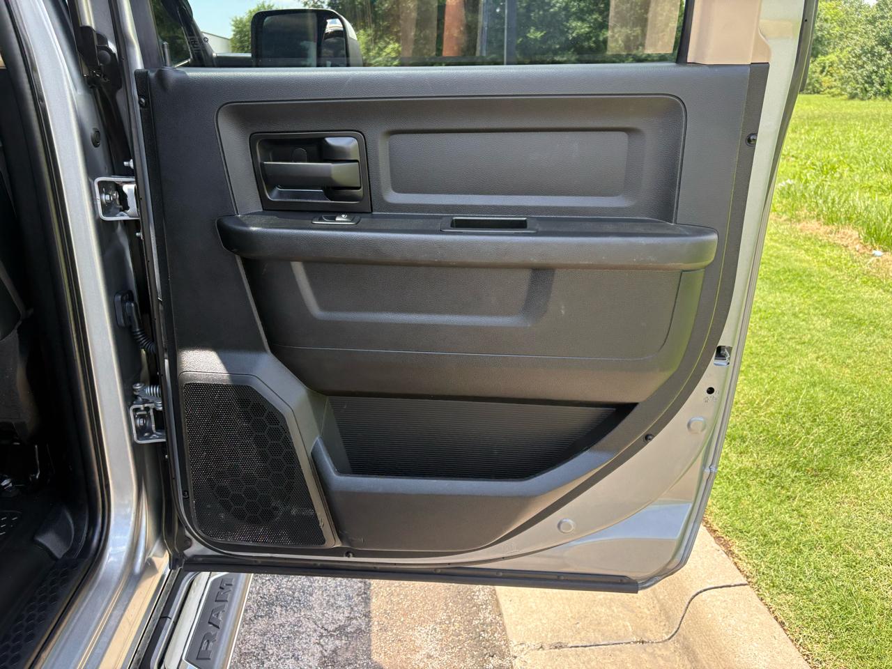 RAM 2500 Tradesman 4x4 Crew Cab 6'4" Box 2020