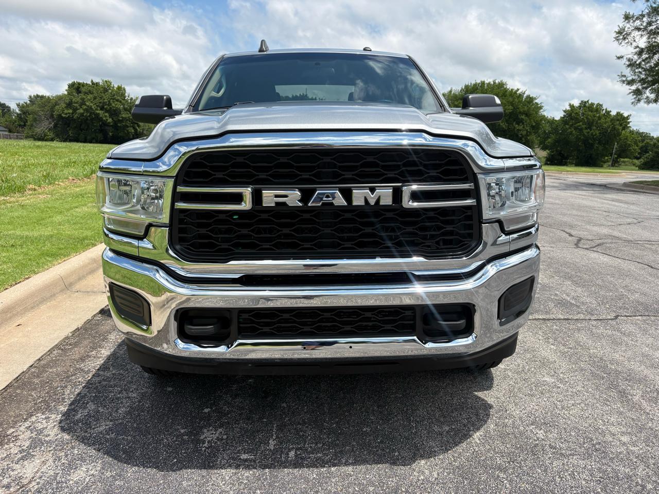 RAM 2500 Tradesman 4x4 Crew Cab 6'4" Box 2020