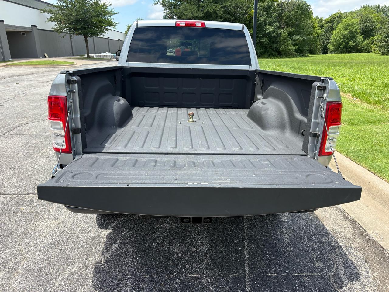 RAM 2500 Tradesman 4x4 Crew Cab 6'4" Box 2020
