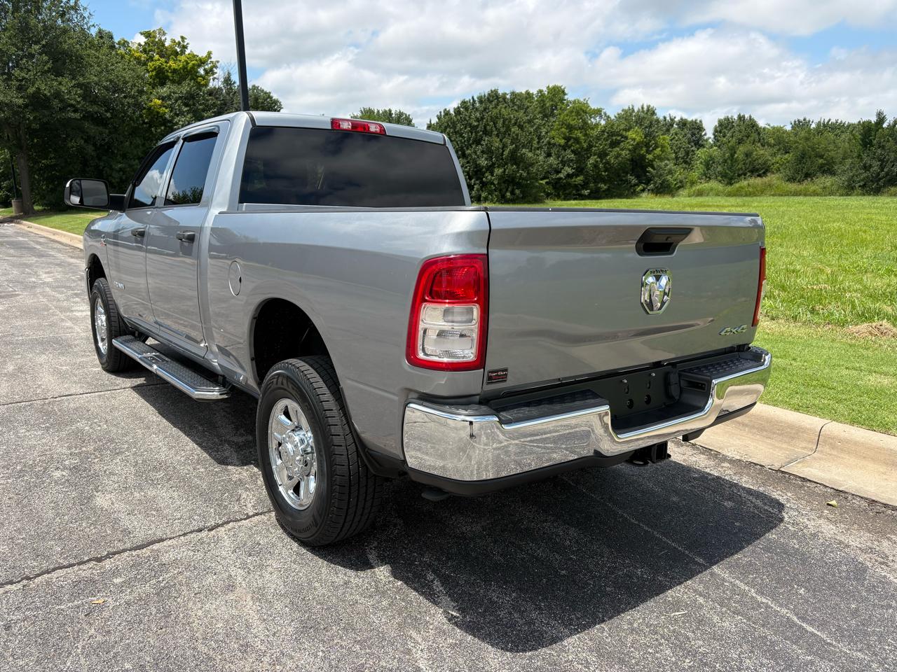 RAM 2500 Tradesman 4x4 Crew Cab 6'4" Box 2020