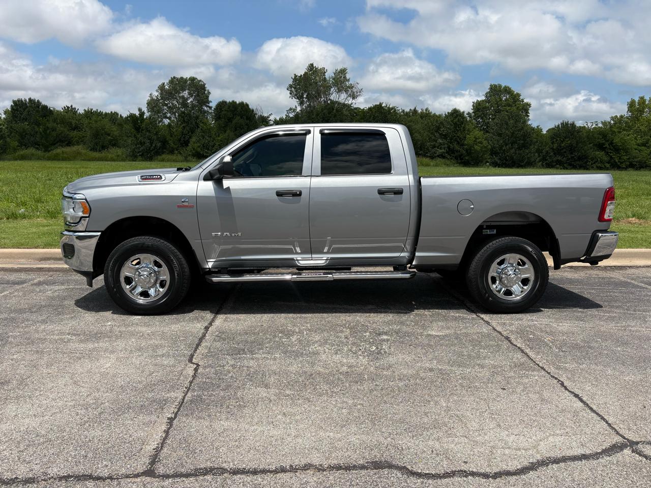 RAM 2500 Tradesman 4x4 Crew Cab 6'4" Box 2020