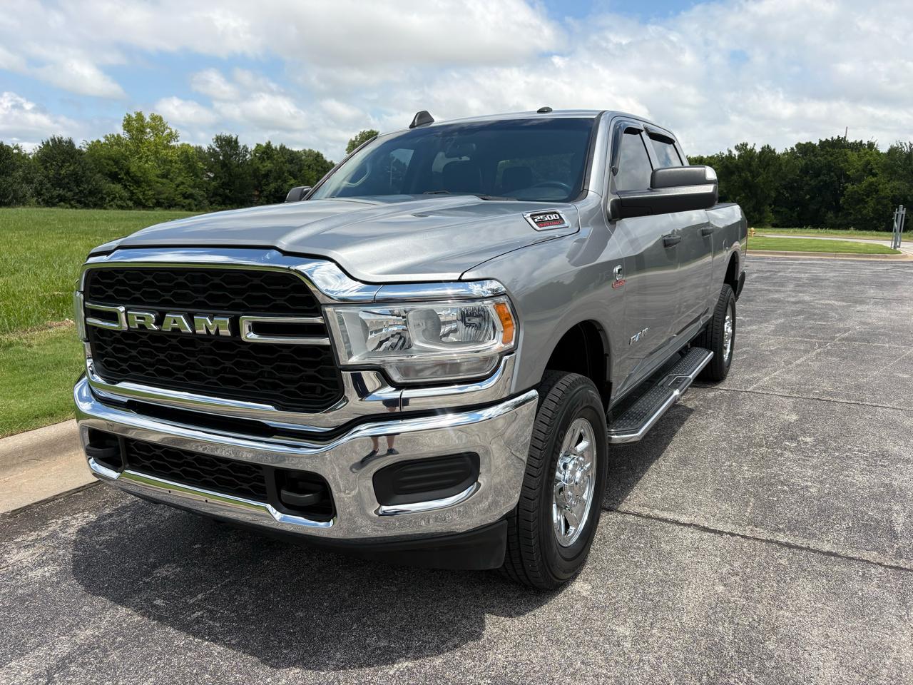 RAM 2500 Tradesman 4x4 Crew Cab 6'4" Box 2020