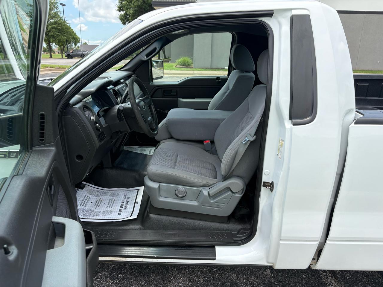 Ford F-150 2WD Reg Cab 126" XL 2014