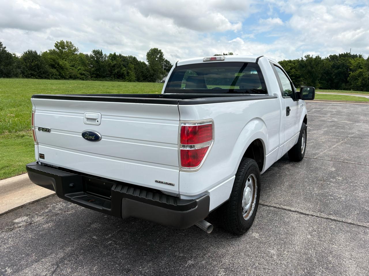 Ford F-150 2WD Reg Cab 126" XL 2014