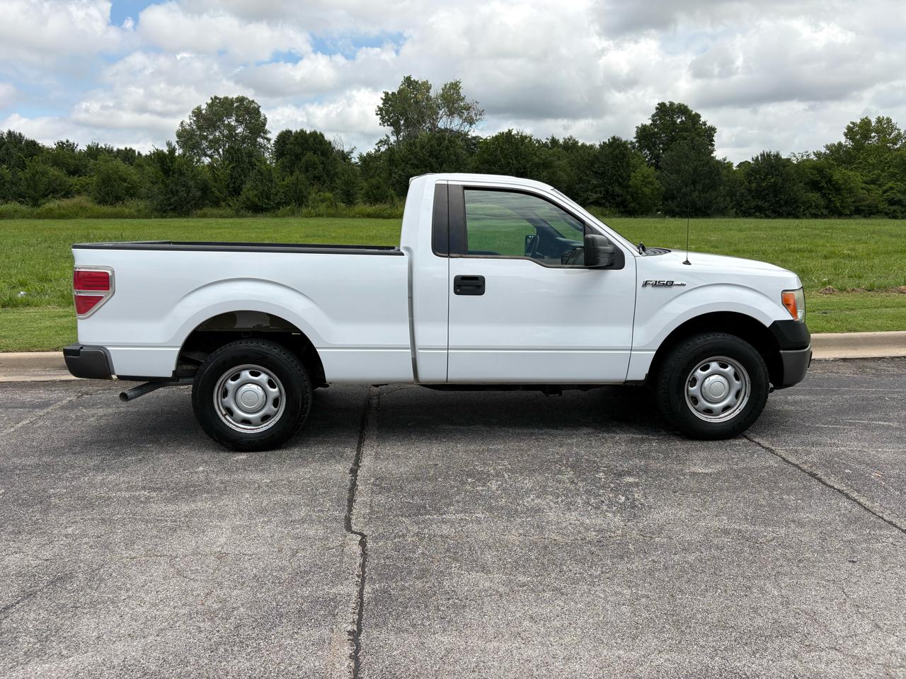 Ford F-150 2WD Reg Cab 126" XL 2014