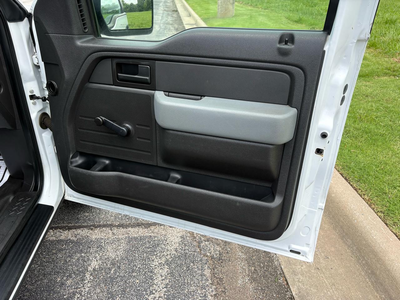 Ford F-150 2WD Reg Cab 126" XL 2014