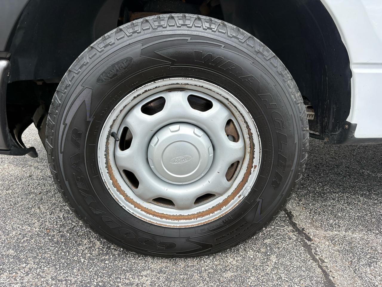 Ford F-150 2WD Reg Cab 126" XL 2014