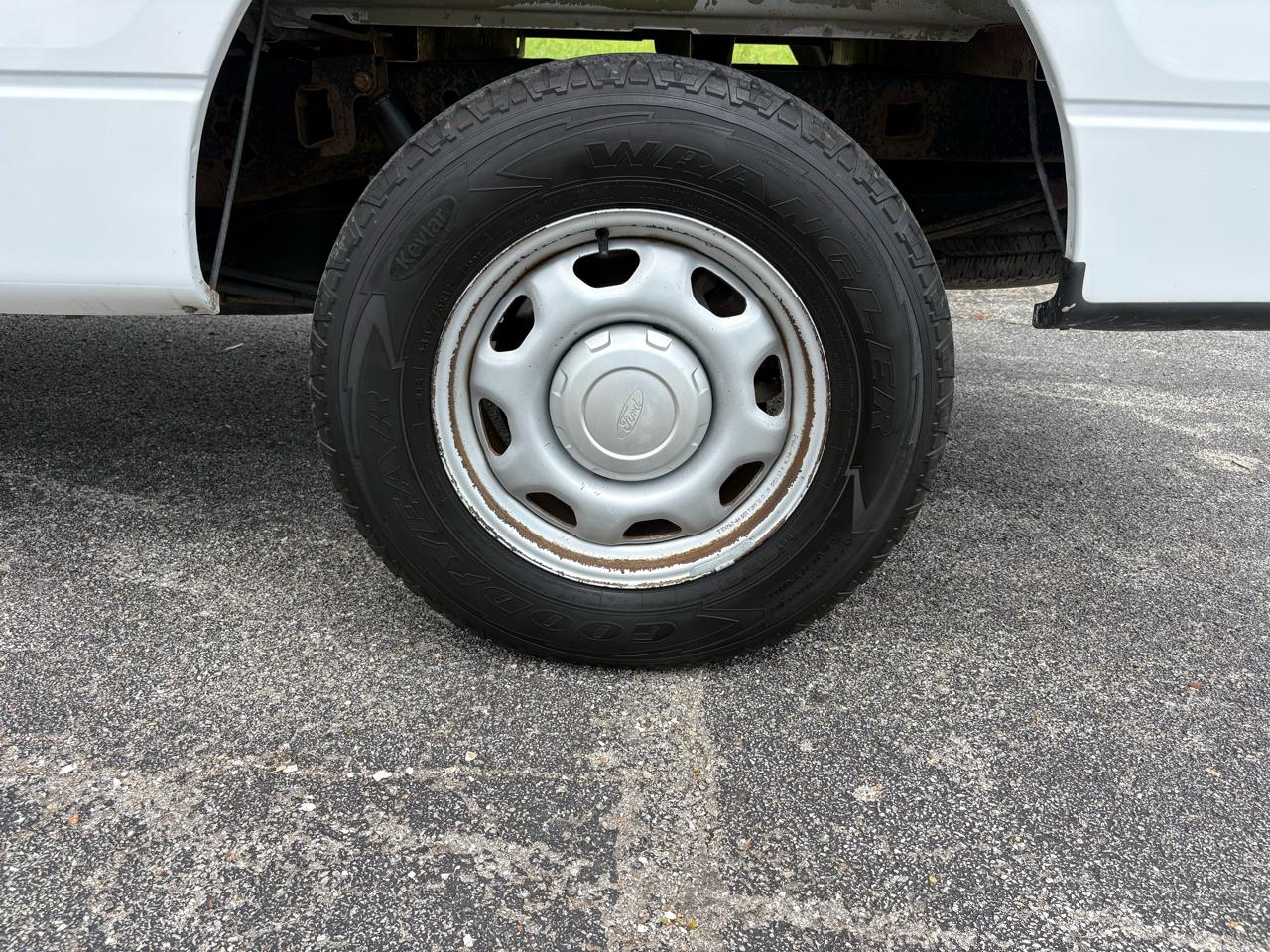 Ford F-150 2WD Reg Cab 126" XL 2014