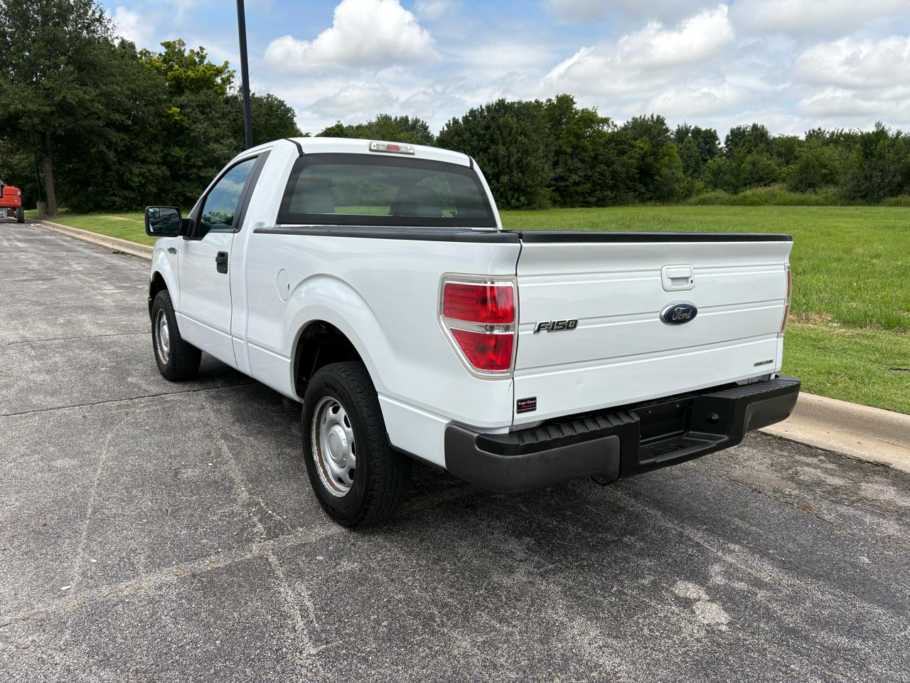 Ford F-150 2WD Reg Cab 126" XL 2014